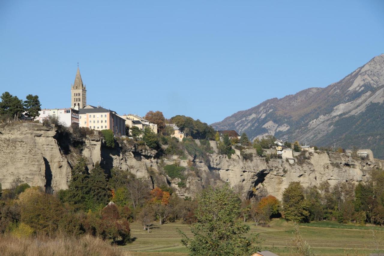 埃姆布能Le Vieux Chalet住宿加早餐旅馆 外观 照片